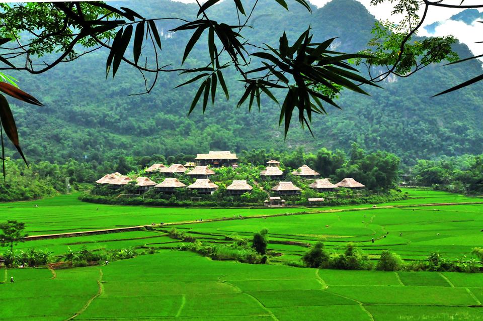 Du lịch Mai Ch&acirc;u để t&igrave;m về một nơi kh&iacute; hậu m&aacute;t mẻ, cuộc sống y&ecirc;n b&igrave;nh