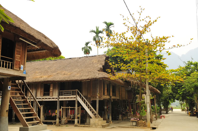 Du kh&aacute;ch đến Mai Ch&acirc;u sẽ được trải nghiệm đ&ecirc;m ngủ ở nh&agrave; s&agrave;n