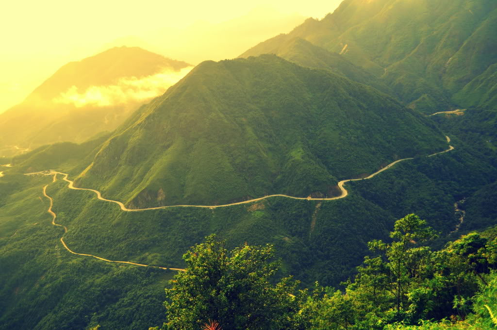 Sapa nổi tiếng với th&aacute;c T&igrave;nh Y&ecirc;u, H&agrave;m Rồng, Fansipan...