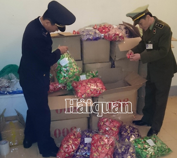 300kg dược liệu nhập lậu v&agrave; 20 th&ugrave;ng kẹo sugas đ&atilde; bị tịch thu