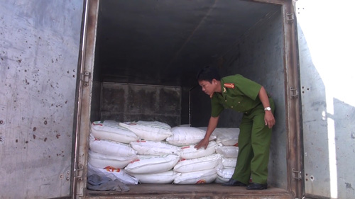 Số lượng đường c&aacute;t nhập lậu gia tăng đột biến tr&ecirc;n c&aacute;c tuyến bi&ecirc;n giới của tỉnh Long An