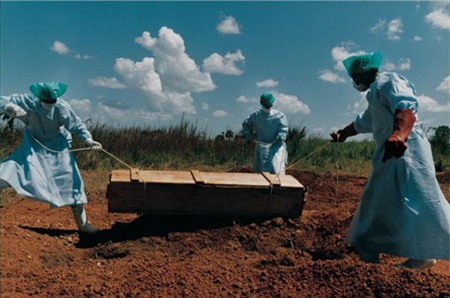 Cần có giải pháp xử lý bệnh Ebola kịp thời