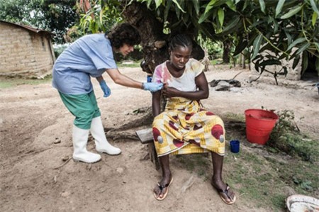 Ebola gây bệnh cho mọi người