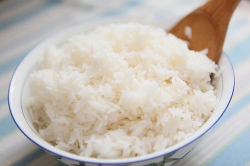 Người d&acirc;n nghi ngờ gạo giả do ăn như x&aacute;c giấy
