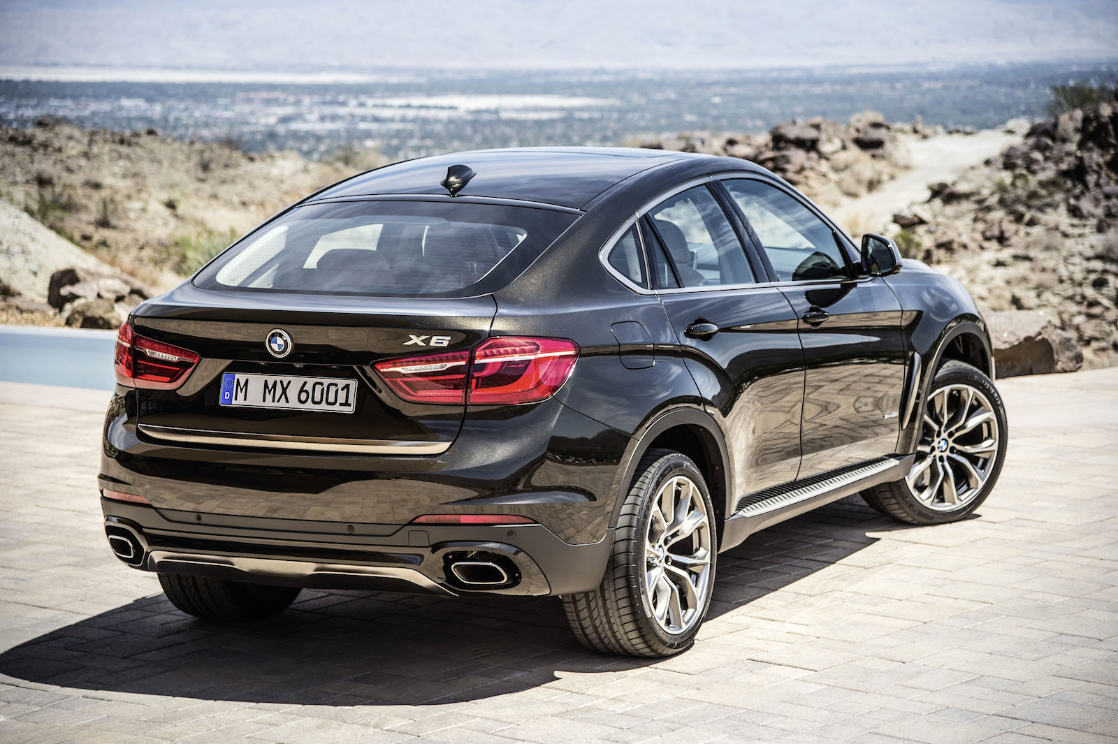 Si&ecirc;u phẩm BMW X6 2015 c&oacute; gi&aacute; 60,550 USD