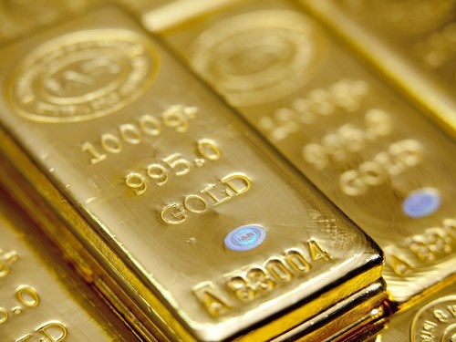 Đồn đo&aacute;n FED sẽ tăng l&atilde;i suất khiến gi&aacute; v&agrave;ng thế giới li&ecirc;n tục lao dốc
