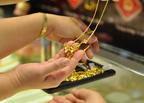 Gi&aacute; v&agrave;ng thế giới h&ocirc;m nay tăng nhẹ những chưa thể phục hồi