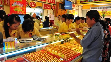 Giá vàng th&ecirc;́ giới đang chịu tác đ&ocirc;̣ng chủ y&ecirc;́u từ v&acirc;́n đ&ecirc;̀ Trung Qu&ocirc;́c và Hy Lạp