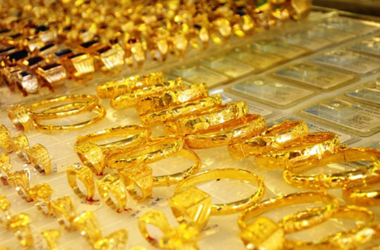 Giá vàng th&ecirc;́ giới tu&acirc;̀n qua giảm mạnh nh&acirc;́t trong g&acirc;̀n m&ocirc;̣t tháng