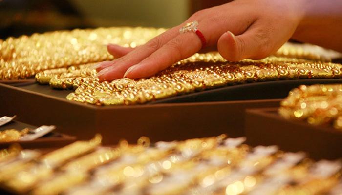 Gi&aacute; v&agrave;ng h&ocirc;m nay 4/4 tiếp tục chịu &aacute;p lực từ ph&iacute;a Fed