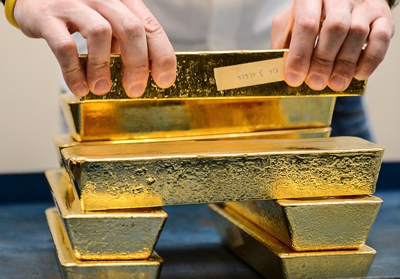 Gi&aacute; v&agrave;ng thế giới bất ngờ tăng mạnh v&agrave; đạt mức cao nhất trong hơn 9 tuần