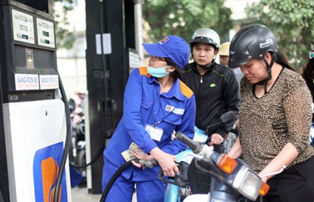 Xăng dầu đồng loạt tăng gi&aacute; từ 20h ng&agrave;y 23/6