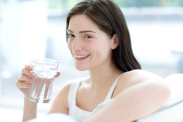 U&ocirc;́ng nhi&ecirc;̀u nước là đi&ecirc;̀u kh&ocirc;ng th&ecirc;̉ thi&ecirc;́u trong quá trình giảm c&acirc;n