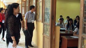 Giám thị kì thi tốt nghiệp THPT 2014 cũng vất vả cùng thí sinh Giám thị kì thi tốt nghiệp THPT 2014 cũng vất vả cùng thí sinh