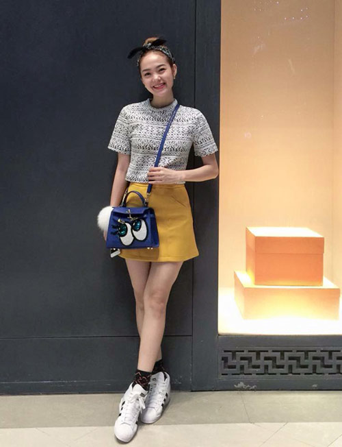Gi&agrave;y sneakers mang lại vẻ trẻ trung, năng động cho bạn g&aacute;i