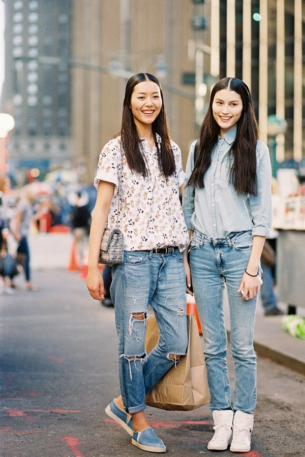 Phối slip on với quần jeans boyfriend bụi phủi, c&aacute; t&iacute;nh