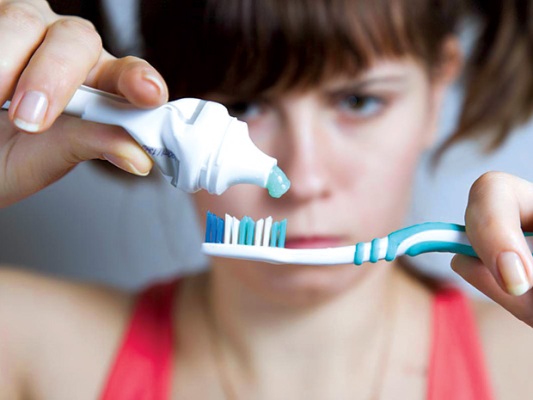Th&oacute;i quen đ&aacute;nh răng kh&ocirc;ng đ&uacute;ng khoa học g&acirc;y tổn hại răng v&agrave; hại 13Win19 ưu đãi hấp dẫn