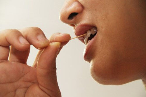 Xỉa răng bằng tăm tiềm ẩn nhiều nguy cơ g&acirc;y hại cho 13Win19 ưu đãi hấp dẫn