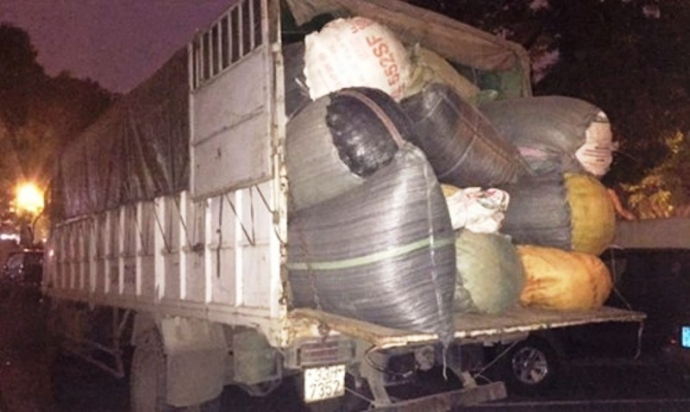 Xe tải chở thuốc bắc, thuốc nam lậu đ&atilde; bị ph&aacute;t hiện