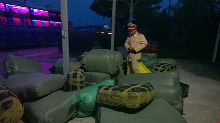 Li&ecirc;n tục ph&aacute;t hiện h&agrave;ng lậu v&agrave;o thời điểm gi&aacute;p Tết
