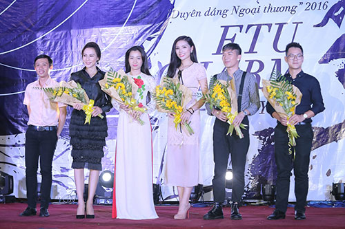 Mặc dù gặp một số lùm xùm ngoài ý muốn, tuy vậy đi đến đâu cô cũng nhận được sự ủng hộ đông đảo của mọi người, nhất là những bạn trẻ.