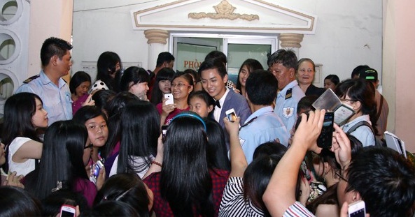 Ho&agrave;i L&acirc;m bị 