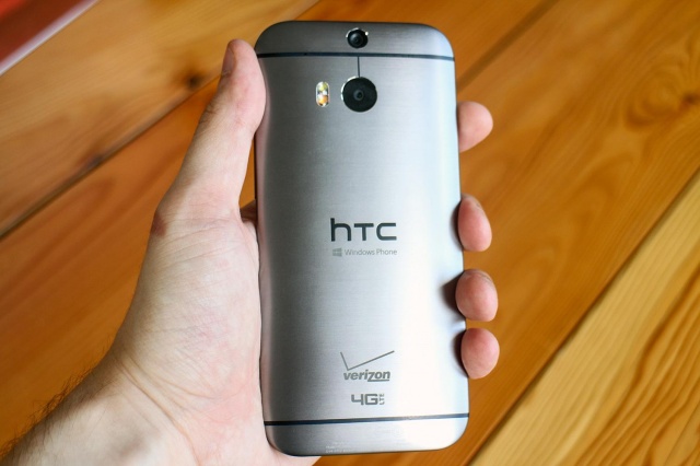 HTC One M8 với bộ vỏ nh&ocirc;m nguy&ecirc;n khối