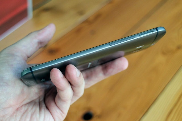 C&aacute;c ph&iacute;m phụ tương tự như HTC One M8 Android