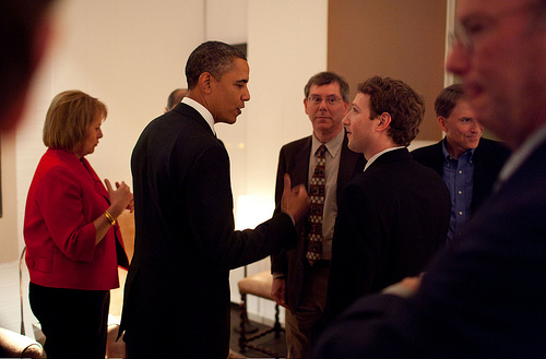 Tổng thống Obama c&ugrave;ng trao đổi với c&aacute;c vị CEO của c&aacute;c h&atilde;ng hoạt động trong lĩnh vực Internet h&agrave;ng đầu hiện nay về truy cập Internet