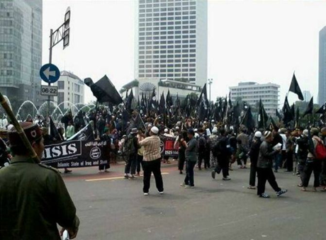 Những người ủng hộ khủng bố IS tập trung tại thủ đ&ocirc; Jakarta, Indonesia năm 2014. 
