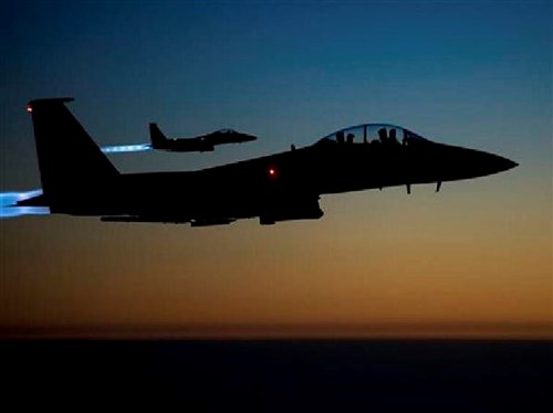 M&aacute;y bay chiến đấu F-15 của Mỹ tiến h&agrave;nh phi vụ kh&ocirc;ng k&iacute;ch IS tại Syria