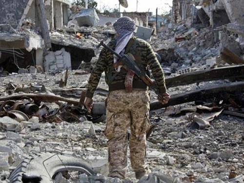 Đ&ocirc;́ng đ&ocirc;̉ nát tại thị tr&acirc;́n chủ ch&ocirc;́t Kobane, Syria sau cu&ocirc;̣c t&acirc;́n c&ocirc;ng của khủng bố IS