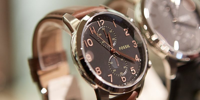 iWatch của Apple là m&ocirc;́i đe dọa lớn cho thương hi&ecirc;̣u đ&ocirc;̀ng h&ocirc;̀ Thụy Sĩ Fossil