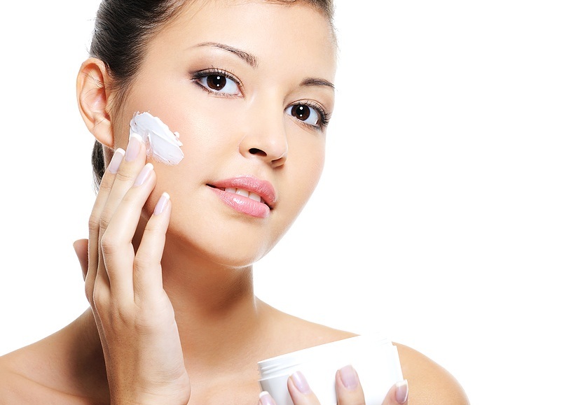 Khi mua kem dưỡng ẩm cho da nhạy cảm phải thật lưu &yacute; đến th&agrave;nh phần c&oacute; trong sản phẩm