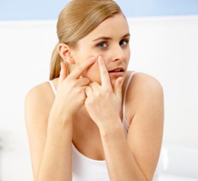 C&aacute;ch chọn kem dưỡng ẩm v&agrave; c&aacute;ch dưỡng ẩm cho da mụn cũng kh&aacute;c so với c&aacute;c l&agrave;n da th&ocirc;ng thường kh&aacute;c