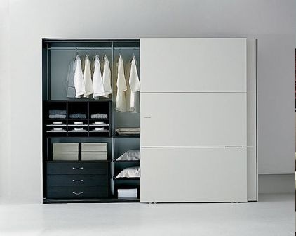 Chọn tủ quần &aacute;o c&oacute; thiết kế c&aacute;nh trượt gi&uacute;p căn ph&ograve;ng gọn g&agrave;ng v&agrave; tiết kiệm kh&ocirc;ng gian