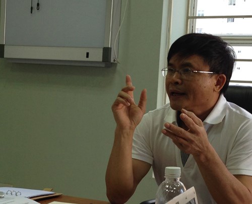 &Ocirc;ng Vệ trả lời phỏng vấn b&aacute;o ch&iacute; về việc được y&ecirc;u cầu &ldquo;soi tươi tế b&agrave;o &acirc;m đạo&rdquo;