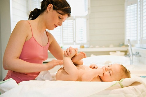 Khăn giấy ướt trẻ em nghi chứa vi khuẩn g&acirc;y hại