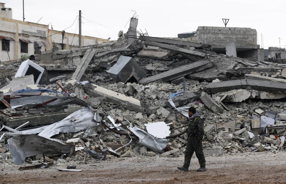 Đống đổ n&aacute;t của thị trấn Kobani sau khi lực lượng người Kurd đẩy lui khủng bố IS ra khỏi thị trấn