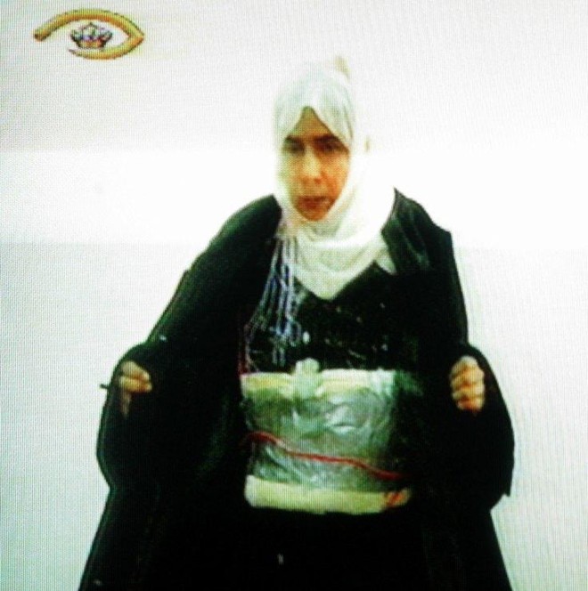 Sajida al-Rishawi buộc thuốc nổ quanh người trong chiến dịch tấn c&ocirc;ng c&aacute;c kh&aacute;ch sạn ở Jordan năm 2005