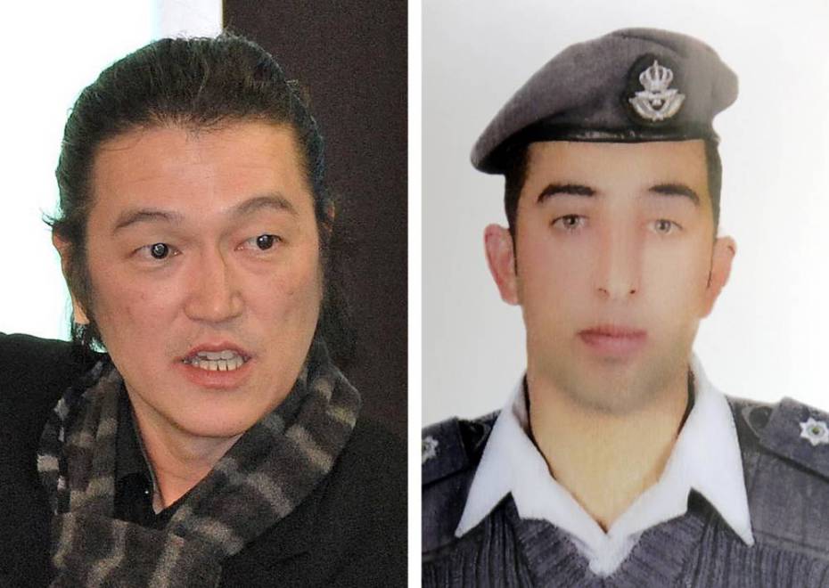 Nh&agrave; b&aacute;o Nhật Bản Kenji Goto v&agrave; phi c&ocirc;ng Jordan đang bị nh&oacute;m khủng bố IS bắt l&agrave;m con tin