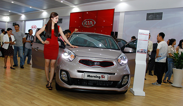 &Ocirc; t&ocirc; gi&aacute; rẻ Kia Morning Si 2015 sở hữu thiết kế ngoại thất thể thao c&aacute; t&iacute;nh