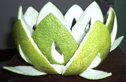Làm đẹp từ quả bưởi có r&acirc;́t nhi&ecirc;̀u cách, trong đó vỏ bưởi có tác dụng giảm c&acirc;n hi&ecirc;̣u quả