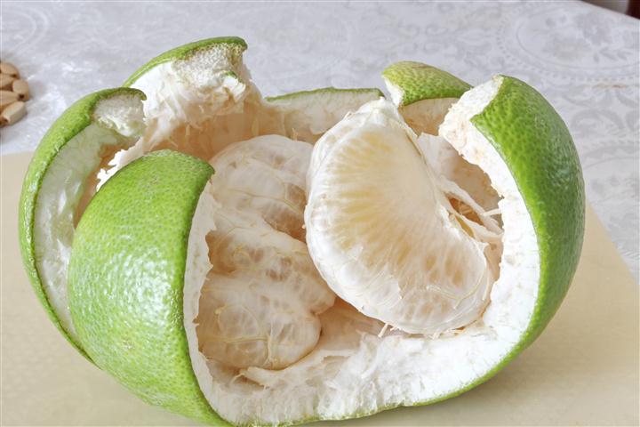 C&ocirc;ng thức làm đẹp từ trái bưởi đơn giản và hi&ecirc;̣u quả đ&ecirc;́n kh&ocirc;ng ngờ