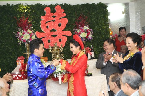 lễ ăn hỏi của ca sĩ Lam Trường 