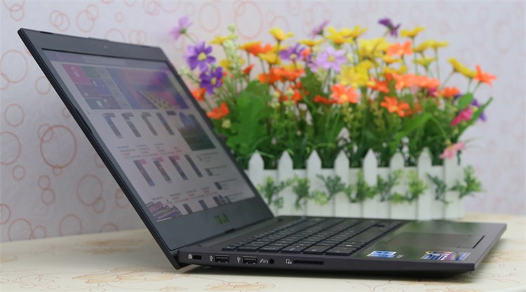 Chiếc laptop si&ecirc;u mỏng gi&aacute; rẻ Asus PU401LA c&oacute; độ bền ấn tượng 