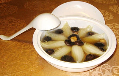 Cải thảo tiềm nấm đ&ocirc;ng c&ocirc; l&agrave; m&oacute;n ăn chay thơm ngon mới lạ