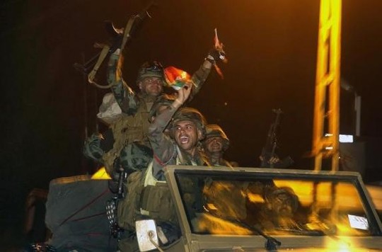 C&aacute;c tay s&uacute;ng Peshmerga sang hỗ trợ người Kurd ở Syria bằng đường Thổ Nhĩ Kỳ