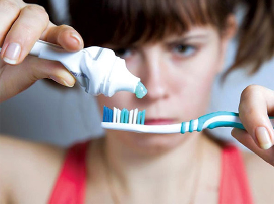 Lười đ&aacute;nh răng c&oacute; thể dẫn đến nguy cơ đau tim v&agrave; đột qụy