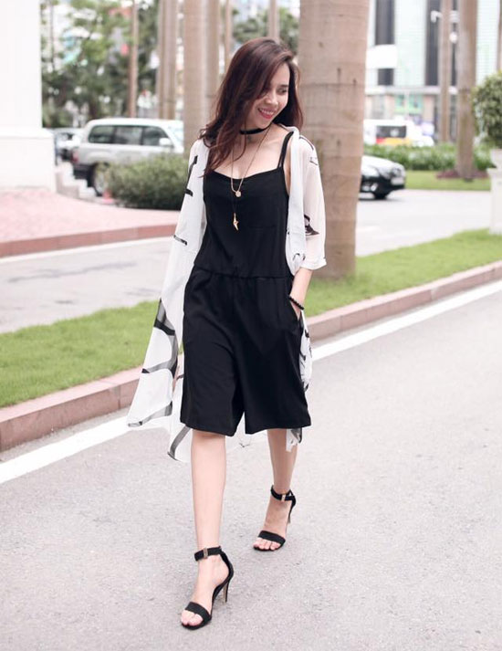 Lưu Hương Giang còn khéo léo kết hợp trang phục với phụ kiện bắt mắt Lưu Hương Giang còn khéo léo kết hợp trang phục với phụ kiện bắt mắt